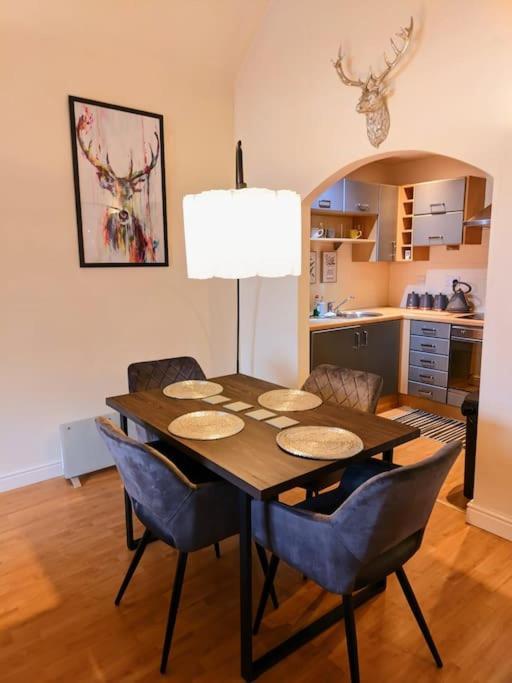 Cosy Central Modern Apartment Нантуич Екстериор снимка