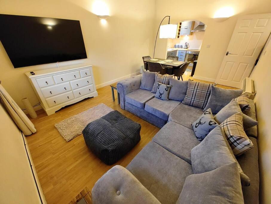 Cosy Central Modern Apartment Нантуич Екстериор снимка